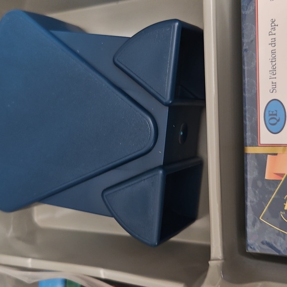 Trivial Pursuit Millennium Edition Party Game - Picture 7 of 7